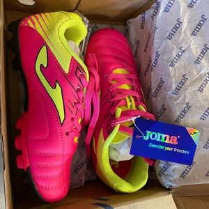 BNWT kids cleats!